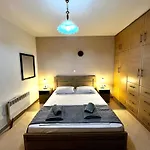The Fortress, Beautiful And Private House With 別荘 *